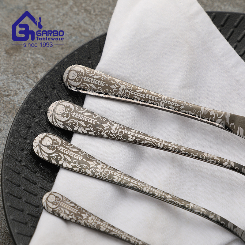 Gold 4pcs cutlery sets with laser flower design in handle 