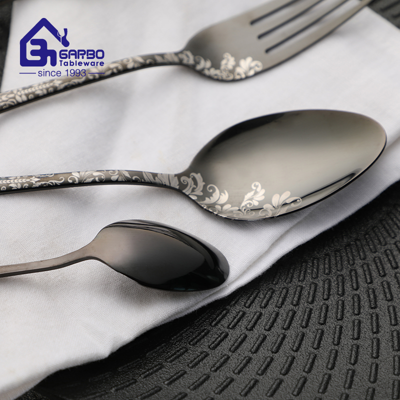 gold and black color flatware with 4pcs china supplier 