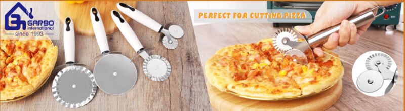Traditioneller billiger Edelstahl-Pizzaschneider mit weißem PP-Kunststoff