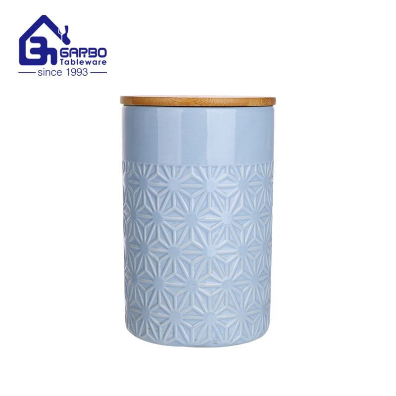Frasco de armazenamento de cerâmica gravado em cor de estoque com tampa de bambu