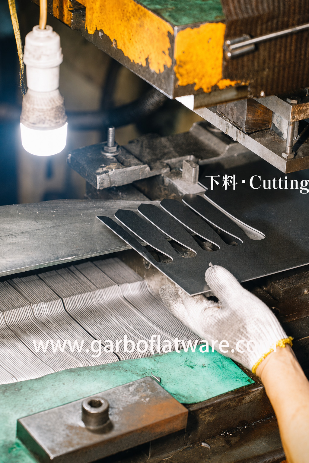 How Are Stainless Steel Cutlery Sets Manufactured?cid=115 How Are Stainless Steel Cutlery Sets Manufactured?cid=115