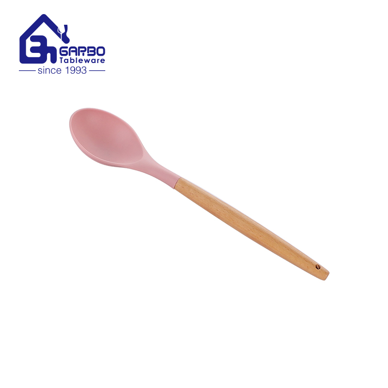Louche à soupe en silicone avec poignée en bambou de couleur rose de haute qualité