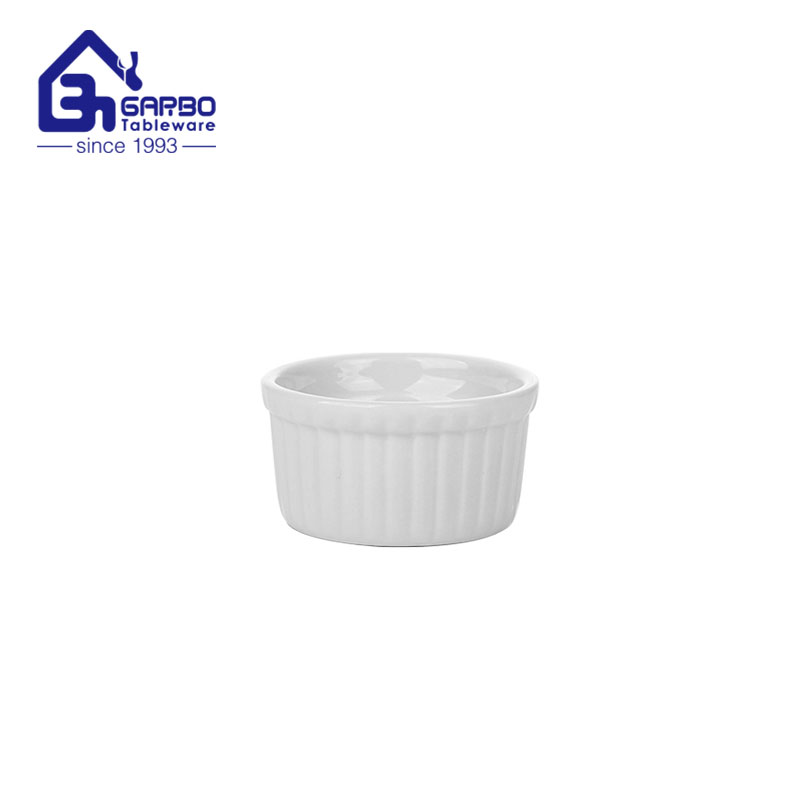 Bol en porcelaine blanche allant au four Ramequins de style classique pour la cuisson des bols de ramequins à soufflé 2 pouces