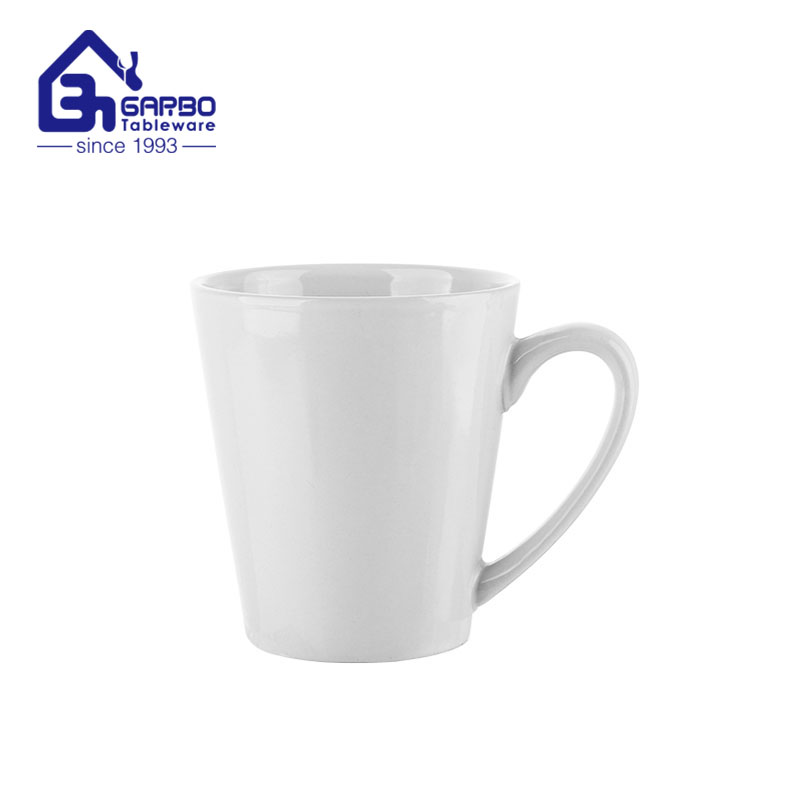 Klare, weiße Kaffeetasse aus Keramik für das Büro, individuelles Wasserglas aus Steingut
