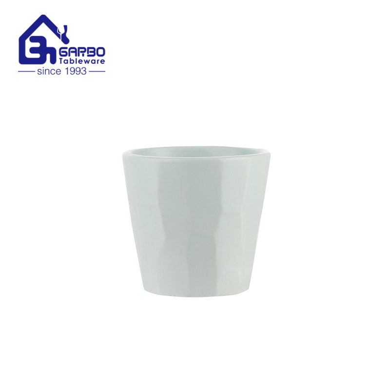 Caneca de cerâmica esmaltada colorida de 350ml com fornecedor de borda marrom na China