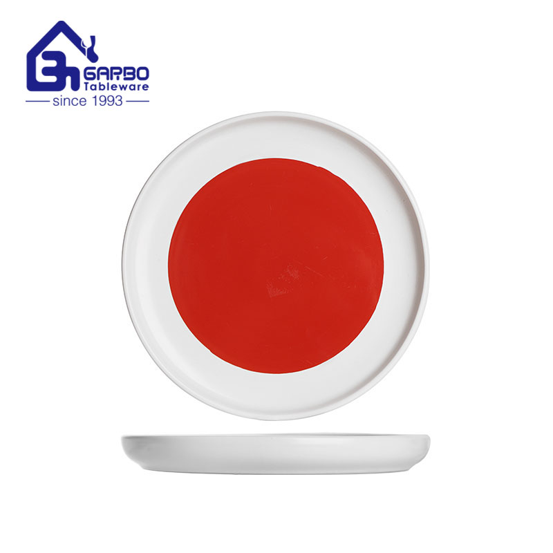 Werksseitiger 8-Zoll-Keramik-Obstteller mit farbig glasiertem Boden und weißem und rotem Boden