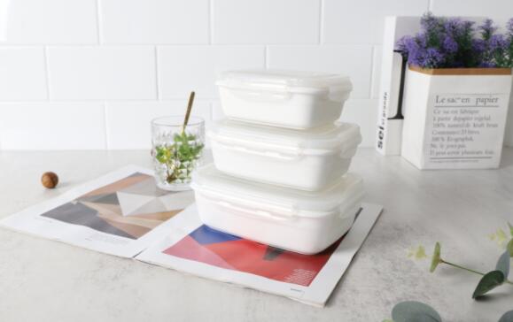 Știți dacă cutiile de prânz din ceramică pot fi folosite pentru încălzirea la microunde