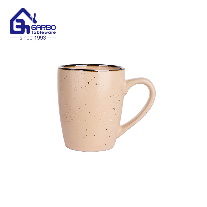 Großhandel online Kaffeetasse aus Steinzeug mit Henkel Handbemalte 330-ml-Keramikbecher mit rotem Rand