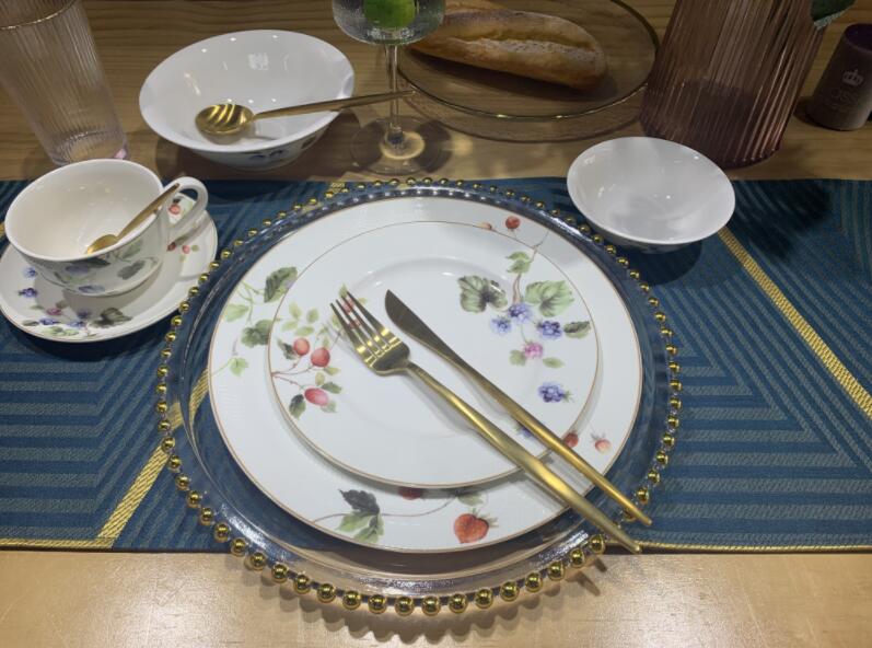 Why the 8 inch ceramic plates and 6 inch bowls are the most commonly-used items of ceramic tableware
