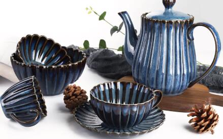 One Shape, Three Styles: Exploring Petal-Shaped Ceramic Tableware