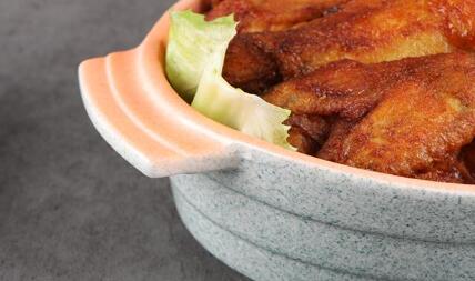 Do you know why the ceramic baking plate can withstand temperatures up to 300℃ 