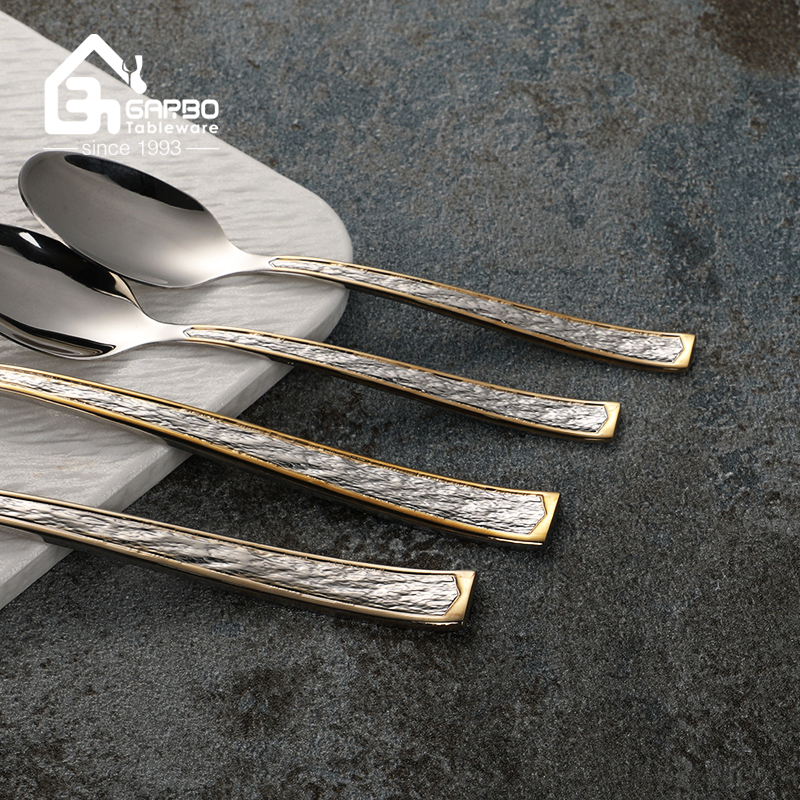 Royal Luxury Stainless Steel Flatware Set Gold Edge Embossed Hammer Handle Spoon Fork Western Tableware Gift Set for Restaurant Wedding Banquet
