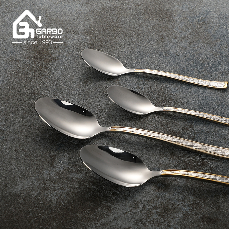 Royal Luxury Stainless Steel Flatware Set Gold Edge Embossed Hammer Handle Spoon Fork Western Tableware Gift Set for Restaurant Wedding Banquet