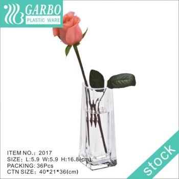 O hotel usa um vaso de plástico para flores em forma de quadrado transparente, resuable, resistente a rupturas