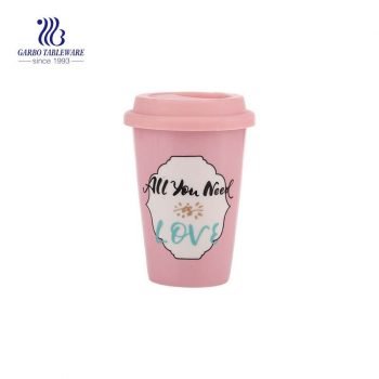 Tasse à café en céramique de couleur rose de 14 oz avec couvercle en silicone rose