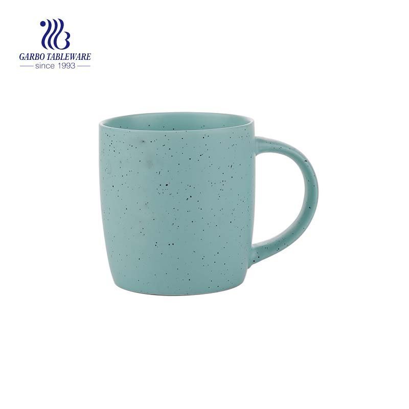 Tazas de viaje de cerámica coloreadas azules pintables únicas de 440ml porcelian con asa