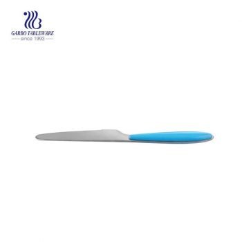 Нож столовый с зеркальной отделкой из нержавеющей стали с цветной пластиковой рукой