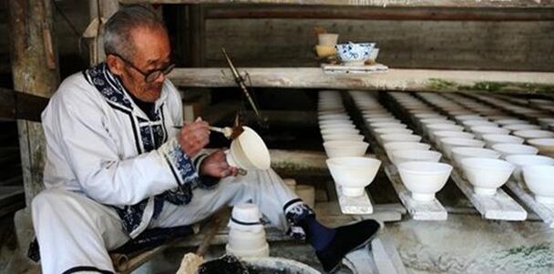Do you know how the ceramic bowls made out
