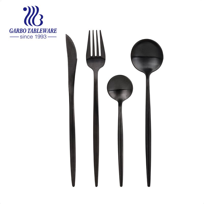 استخدام متعدد الأغراض للمنزل والمطعم والفندق أدوات المائدة المعدنية السوداء 16 قطعة مع أنماط على المقبض