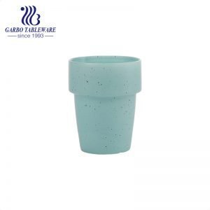 Глазурованная керамическая чашка 350 мл зеленого цвета