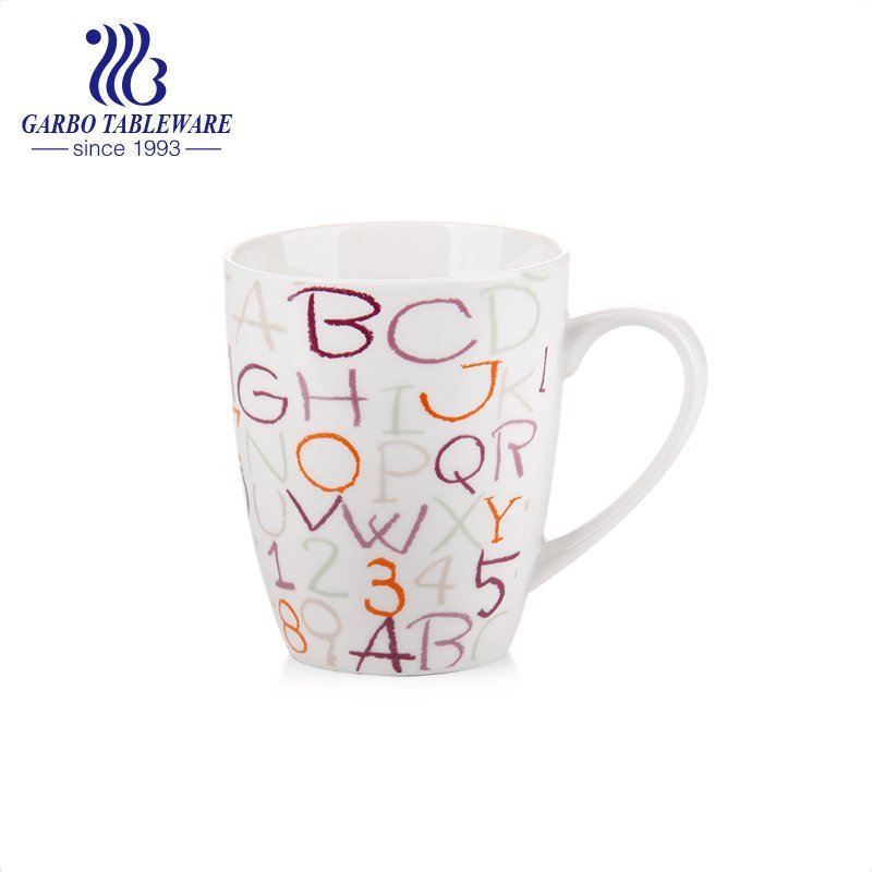 Taza de porcelana pintada a mano con estampado de calcomanías con diseño de patrón lindo taza de beber de cerámica con mango negro