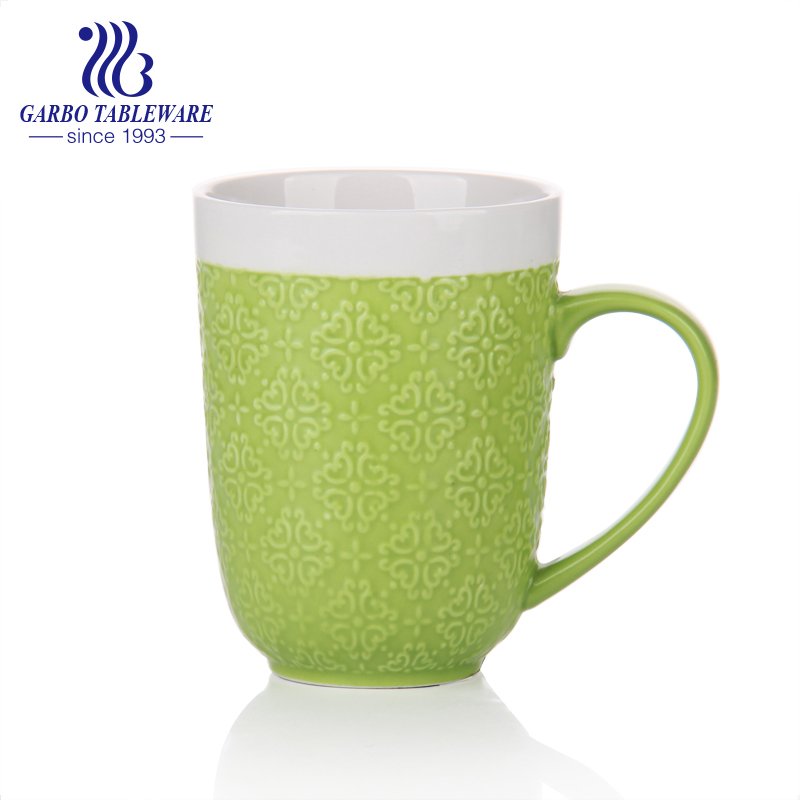 Las líneas de impresión de encargo de la taza de cerámica de la porcelana simple del Ins diseñan la taza de consumición con la manija negra