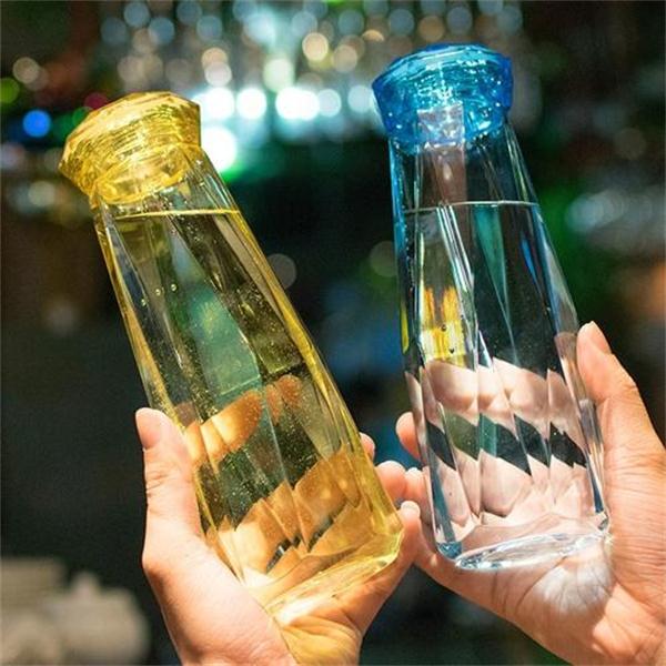 ما هي المواد الأفضل لشرب الماء ، أو الزجاجة البلاستيكية PC ، أو الزجاجة البلاستيكية PP أو زجاجة Tritan؟