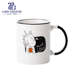 Taza de porcelana pintada a mano con estampado de calcomanías con diseño de patrón lindo taza de beber de cerámica con mango negro