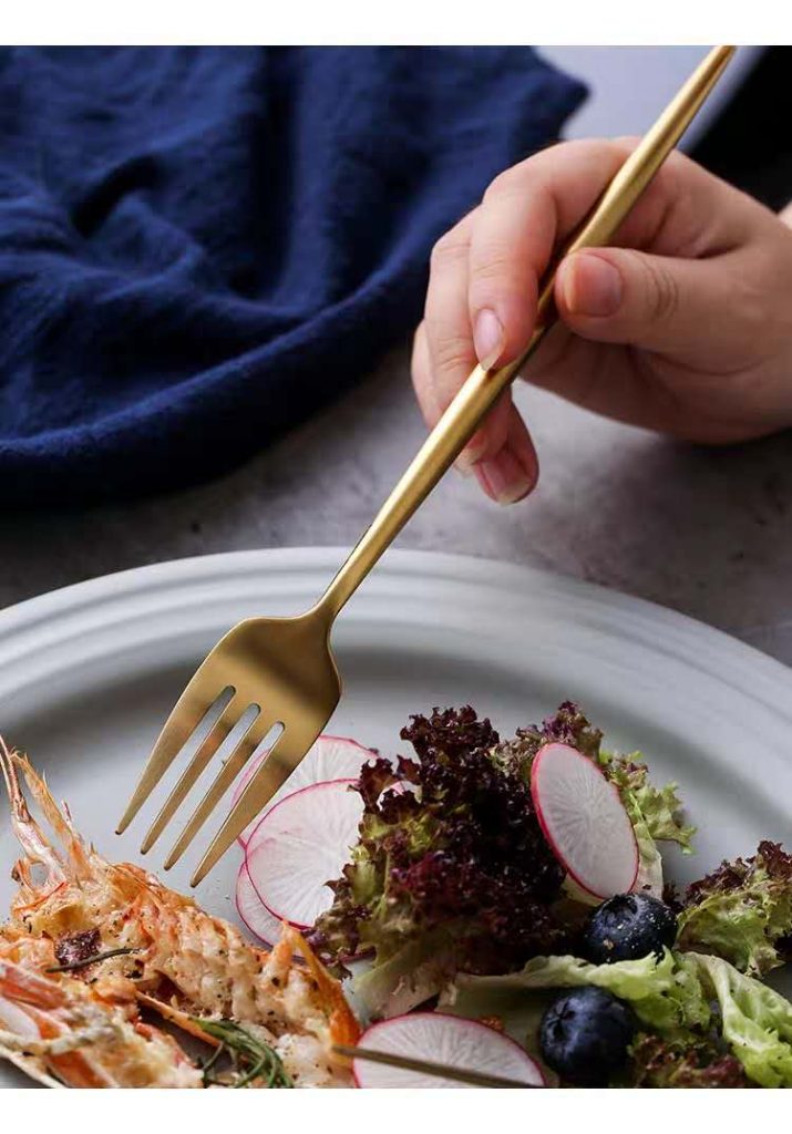 Você sabe quais são os três tipos diferentes de garfos de aço inoxidável necessários na mesa?