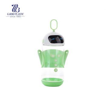 Nueva botella de agua de plástico con diseño de robot de 16 oz con mango de color verde