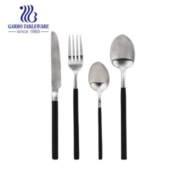 18/10 Fábrica de acero inoxidable 4PCS Juego de cubiertos de metal Mango negro Espejo pulido