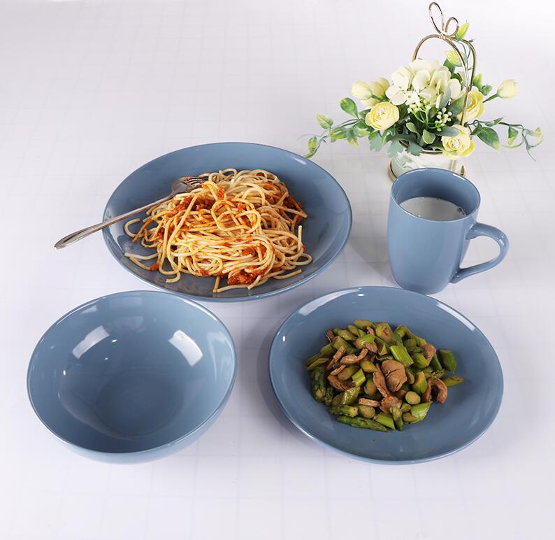 ¿Se pueden usar los tazones y platos de cerámica en el horno o microondas?