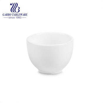 Petite tasse à thé de forme ronde en porcelaine blanche avec un design personnalisé en vrac