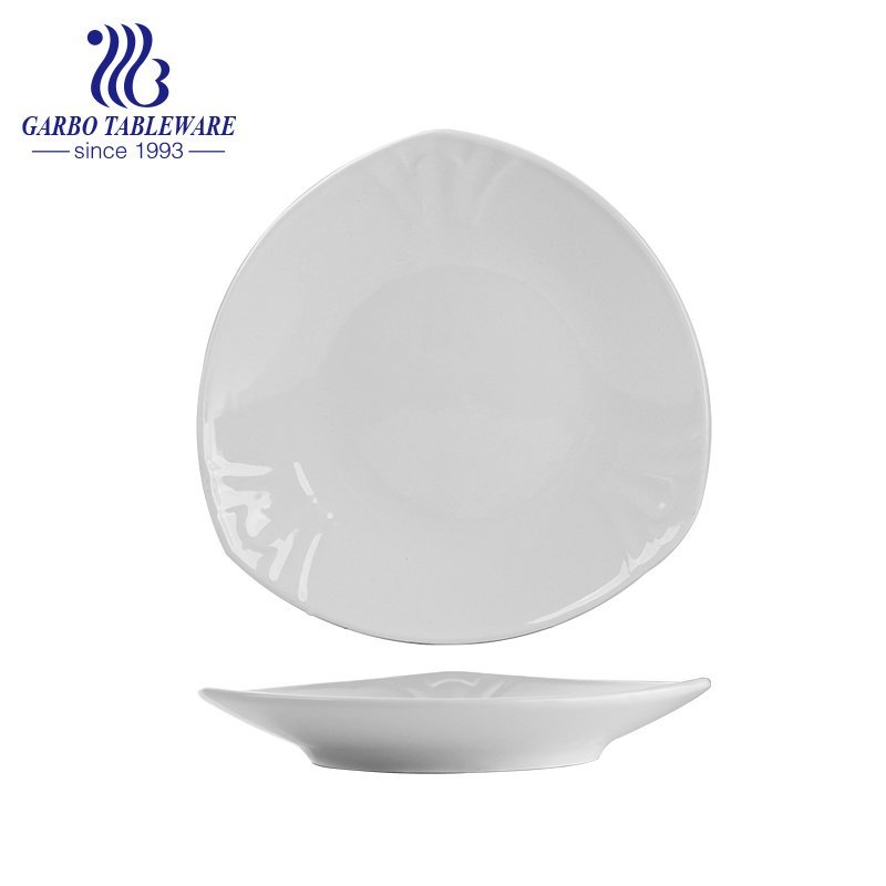 Китайская фабрика оптом дешевая гостиница элегантная белая глубокая 8.5-дюймовая треугольная фарфоровая тарелка для супа