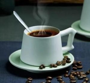 Do ceramic cups affect the taste of coffee
