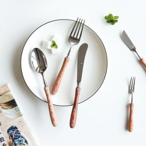 Read more about the article How do you use knife and fork elegantly