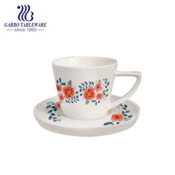 Neue Bone China Dreieck Griff Tasse und Untertasse Set mit Aufkleber Design