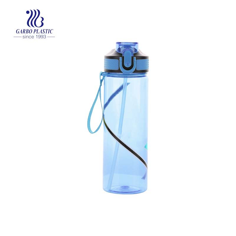 Botella de agua plástica azul portátil de 600ml 21oz para los deportes al aire libre