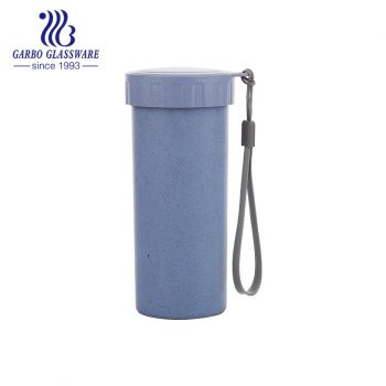 Garrafa de água de plástico ecológica de 400 ml de cor roxa com tampa à prova de vazamentos e cordão portátil