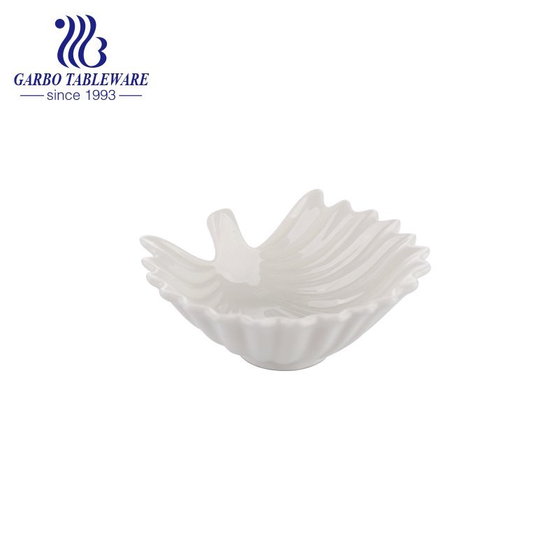 5 inch underglazed heart-shaped porcelain bowl for serving nuts and candy