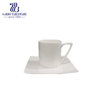 Dreieck Griff kleine Tasse und Untertasse Set zum Trinken von Kaffee