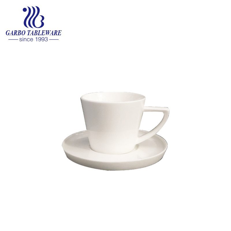 Juego de taza y platillo pequeño con asa triangular para tomar café