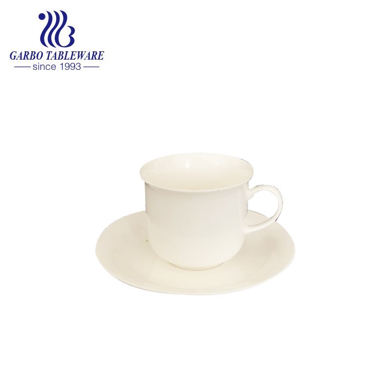 Juego de taza y platillo pequeño con asa triangular para tomar café