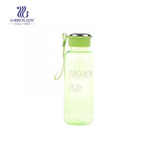 زجاجة شرب مياه بلاستيكية محمولة ذات لون أخضر دائم للرياضات الخارجية