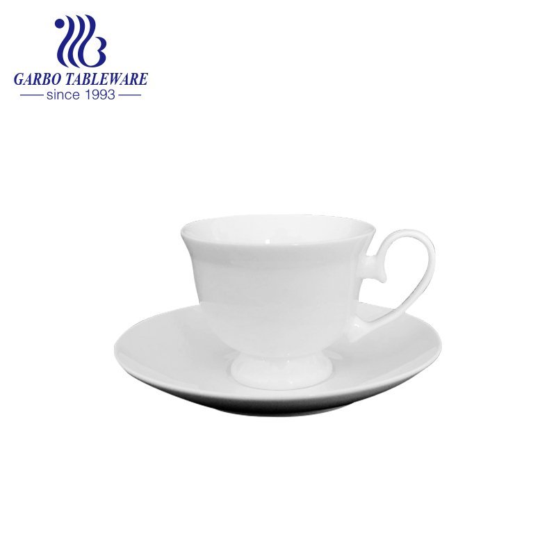 Nouveau ensemble élégant de tasse et soucoupe en porcelaine pour boire du thé