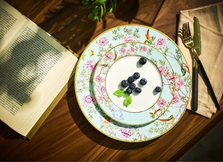 What is the best selling bone china dinnerware for market and what kind of print designs is popular?