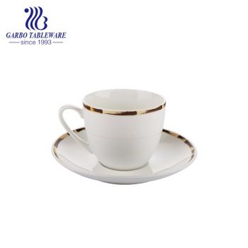 ensemble de tasse et soucoupe rondes en bambou