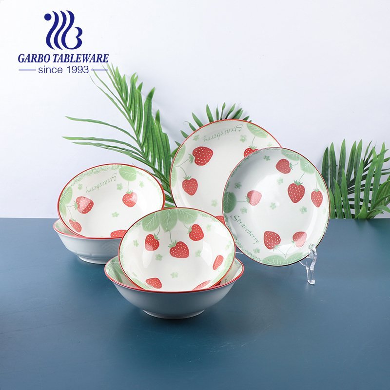 Multifunktionales Keramikgeschirr unter glasierten Erdbeerabziehbildern aus feinem Porzellan