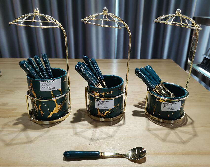 أدوات مائدة جاربو الترويج الأسبوعي: ملعقة شاي مع أكواب سيراميك