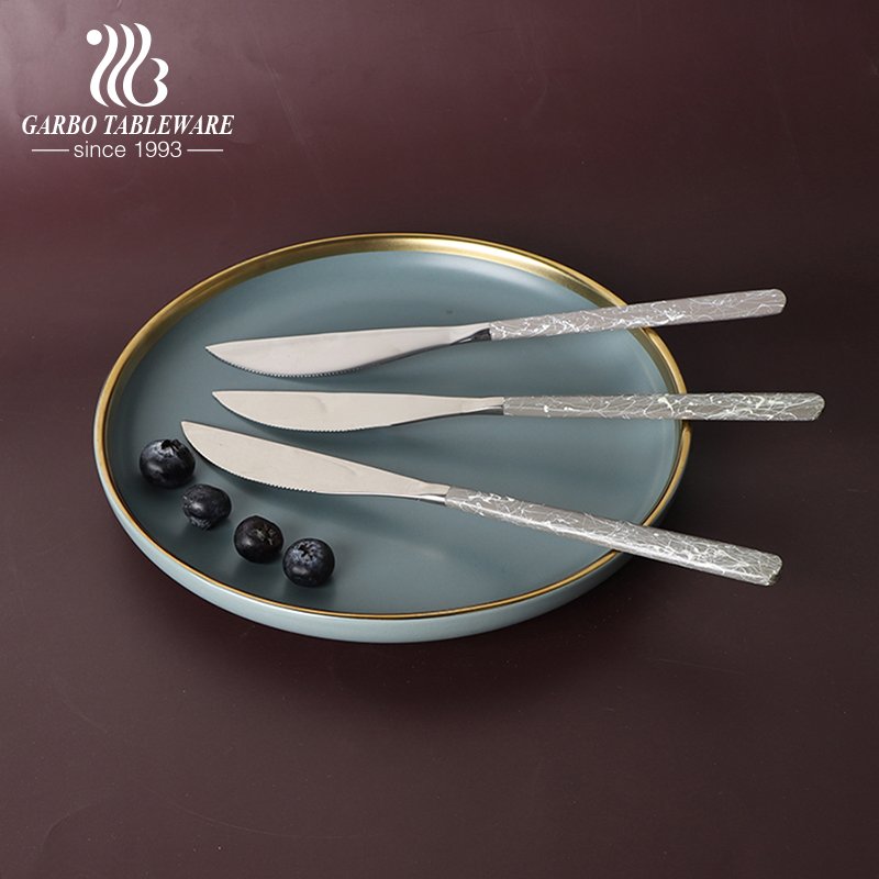 Conjunto de talheres de luxo elegante cinza de aço inoxidável faca de serviço de talheres de marmoreio com alça em PP para uso em restaurante doméstico em festas de casamento
